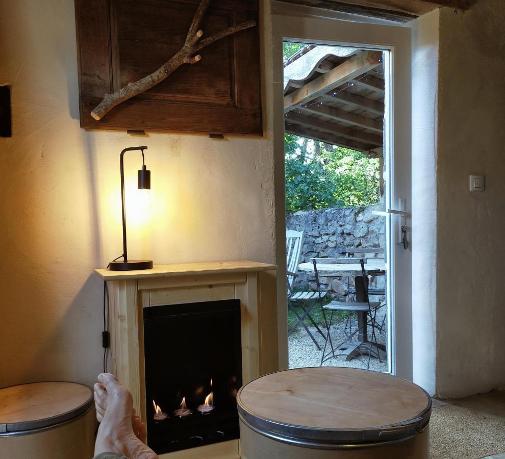 Suites De Campagne Les Eydieux, Petits Dejeuners Inclus Saint-Angel  Εξωτερικό φωτογραφία